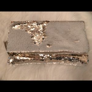 Stella & Dot clutch